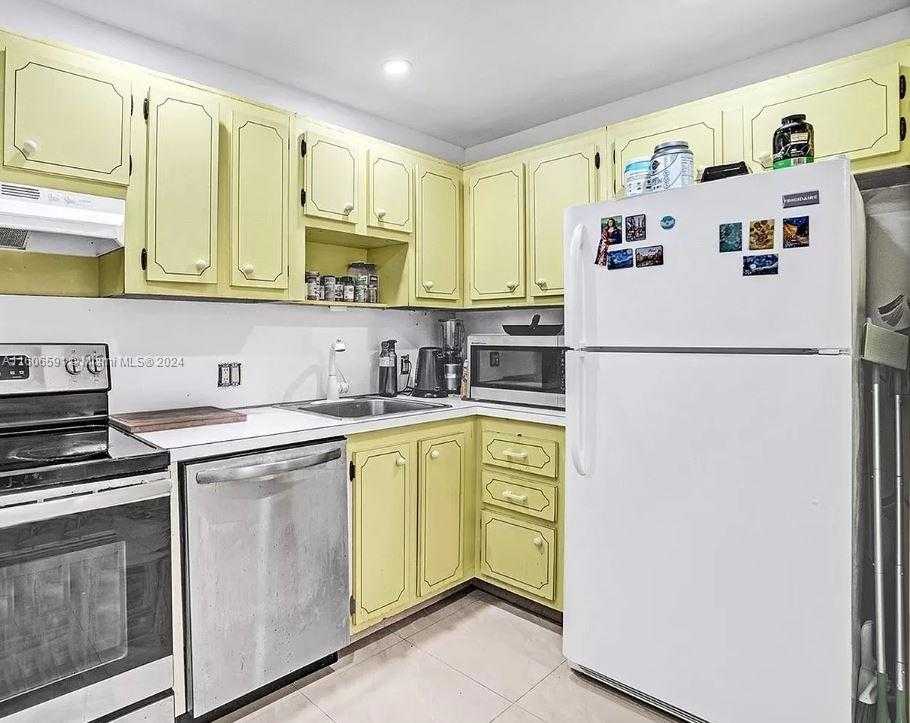 Small Image of 3675 NORTH COUNTRY CLUB DR #2110, Aventura Number 15