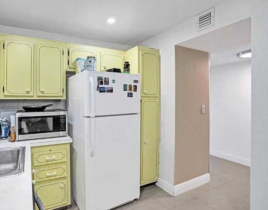 Small Image of 3675 NORTH COUNTRY CLUB DR #2110, Aventura Number 16