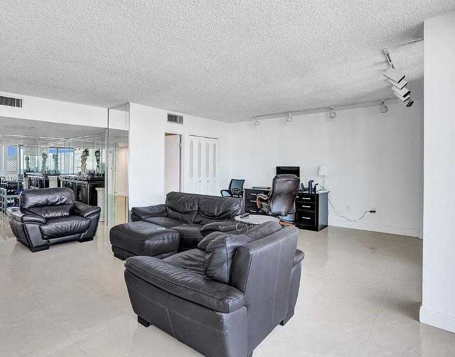 Small Image of 3675 NORTH COUNTRY CLUB DR #2110, Aventura Number 8