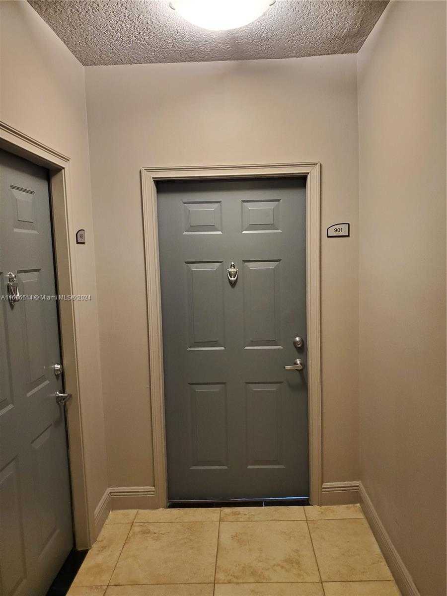 Small Image of 275 NE 18th St, Miami, FL 33132, USA Number 13