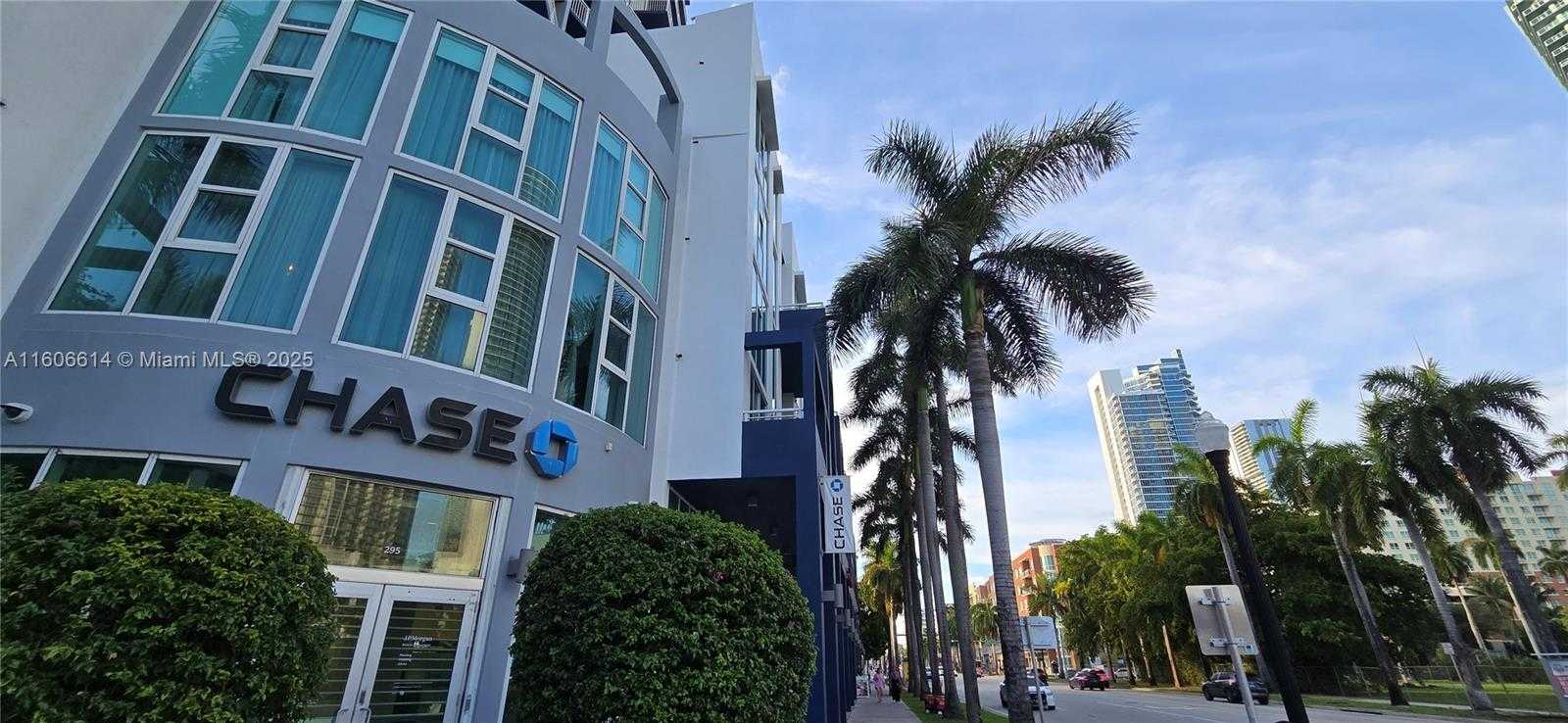 Small Image of 275 NE 18th St, Miami, FL 33132, USA Number 16