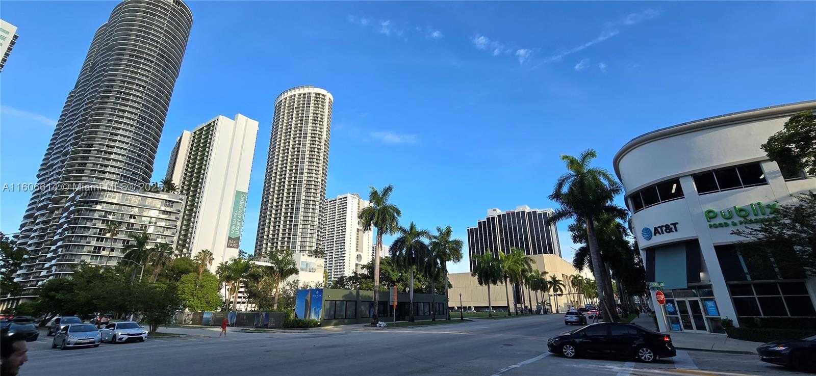 Small Image of 275 NE 18th St, Miami, FL 33132, USA Number 17
