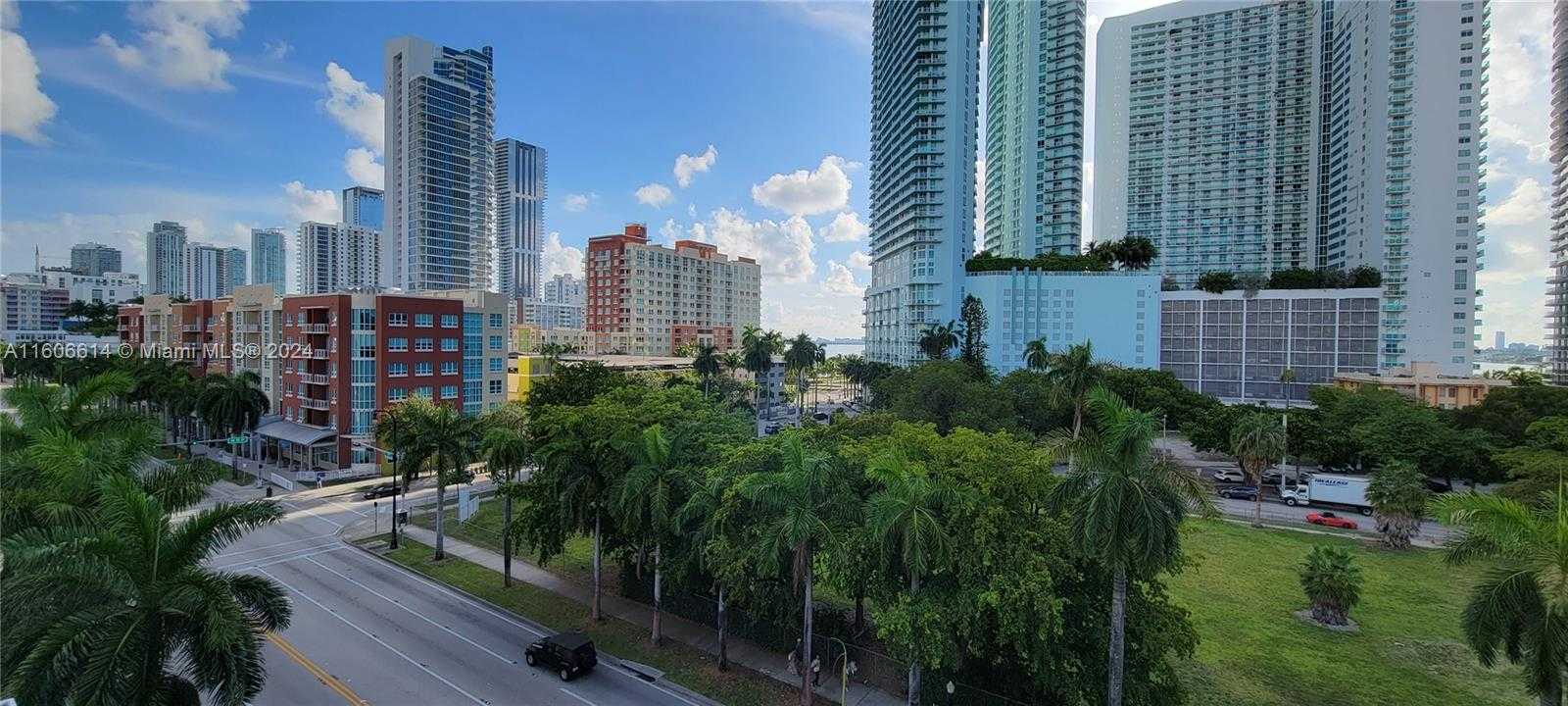 Small Image of 275 NE 18th St, Miami, FL 33132, USA Number 2