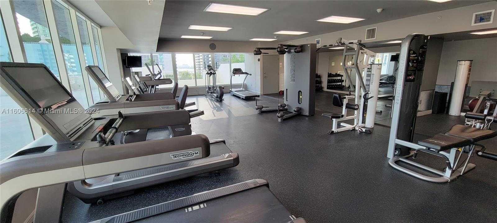 Small Image of 275 NE 18th St, Miami, FL 33132, USA Number 4