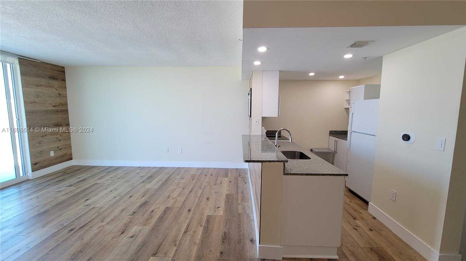 Small Image of 275 NE 18th St, Miami, FL 33132, USA Number 7