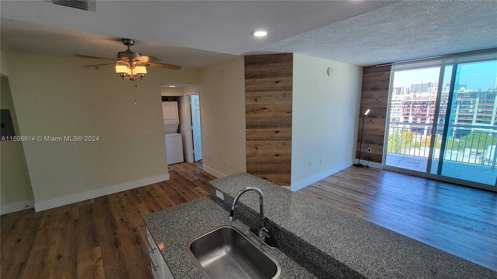 Small Image of 275 NE 18th St, Miami, FL 33132, USA Number 8