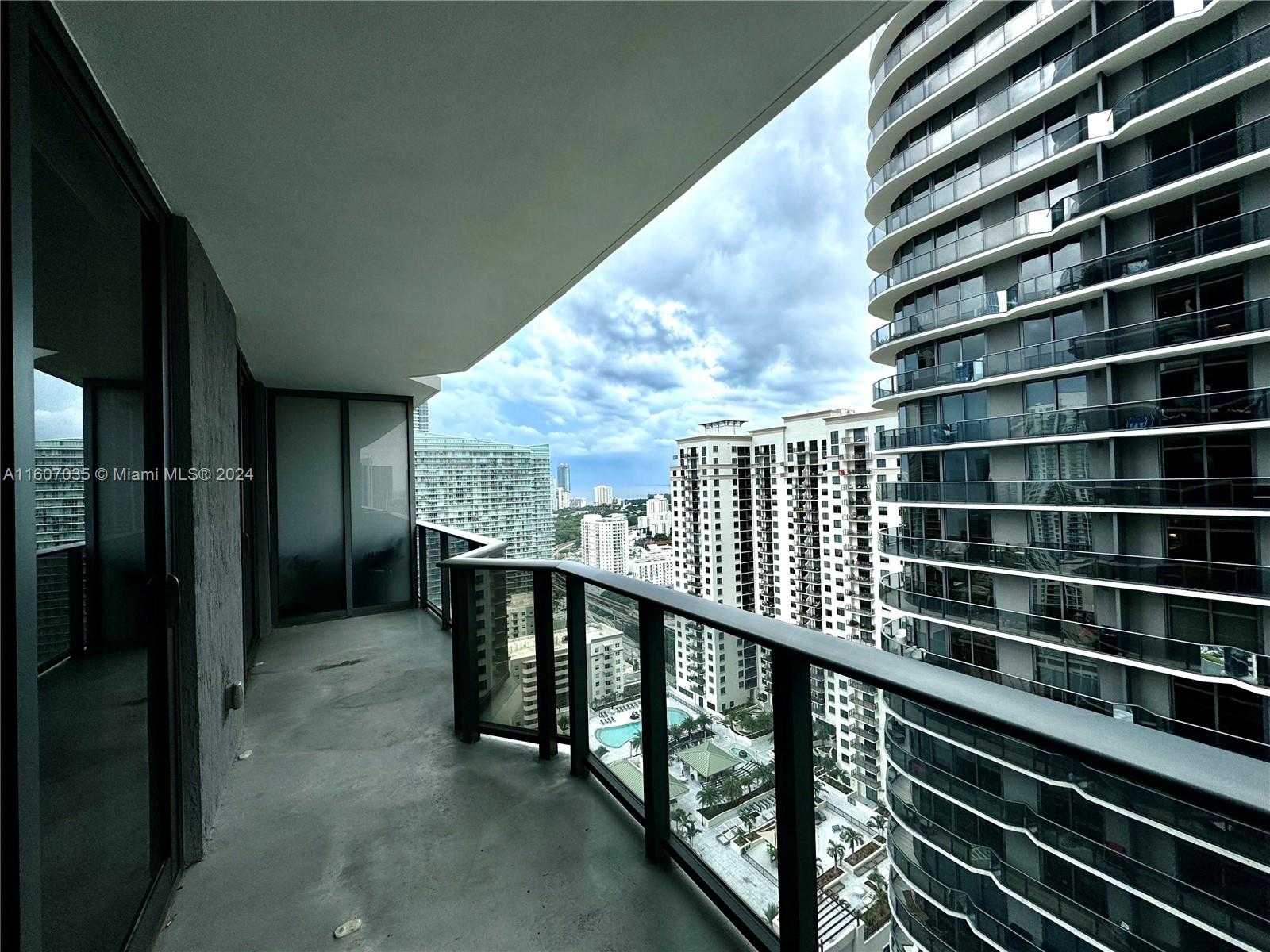 Small Image of 45 SW 9th St, Miami, FL 33130, USA Number 3