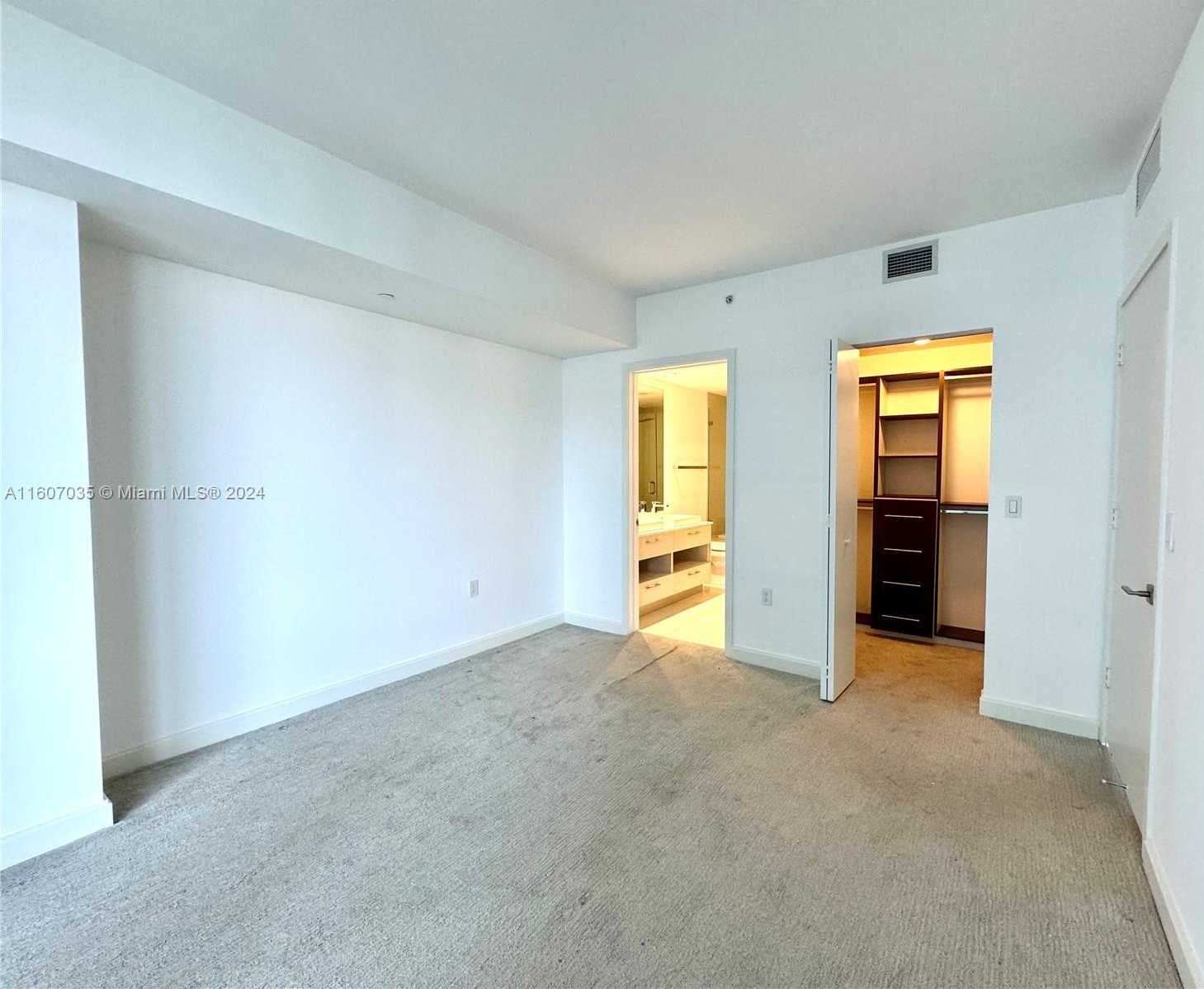 Small Image of 45 SW 9th St, Miami, FL 33130, USA Number 9