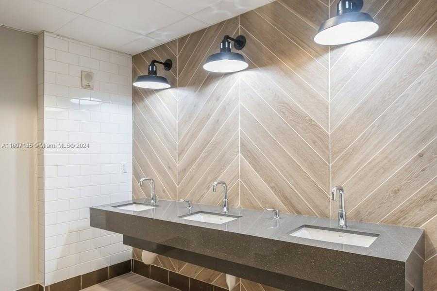 Small Image of 1750 NORTH BAYSHORE DR #4802, Miami Number 16