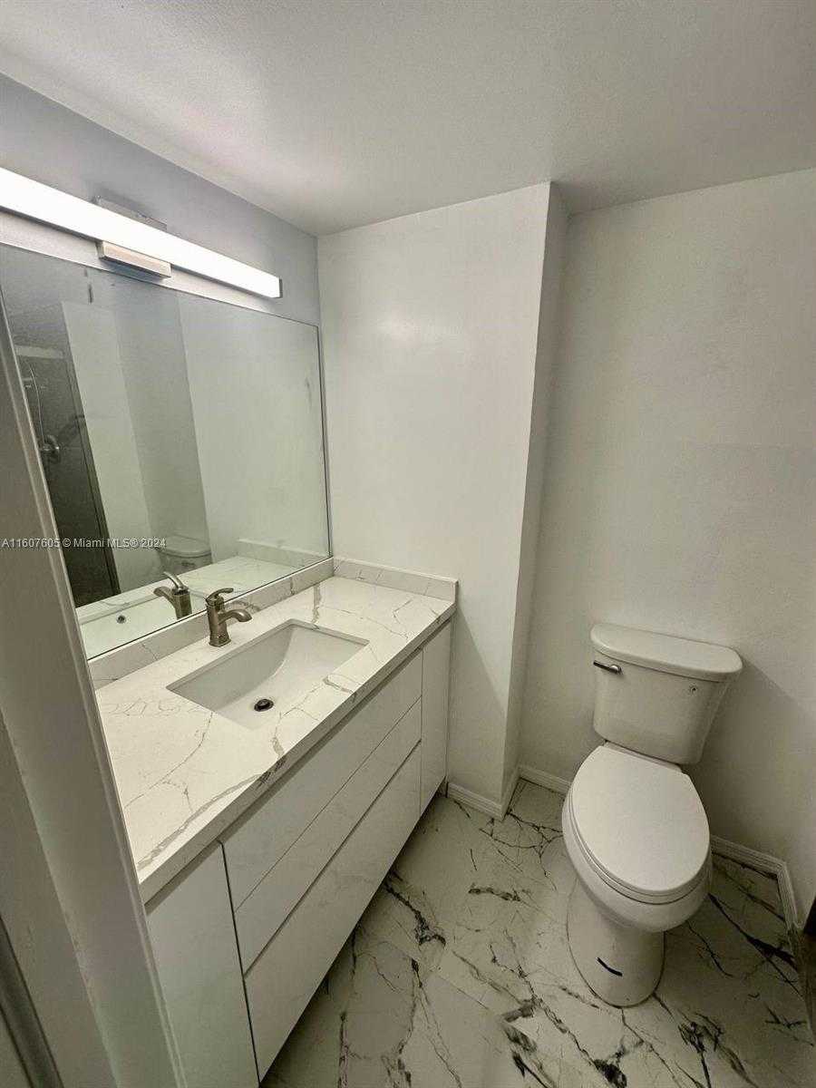 Small Image of 18071 BISCAYNE BLVD #1601, Aventura Number 13