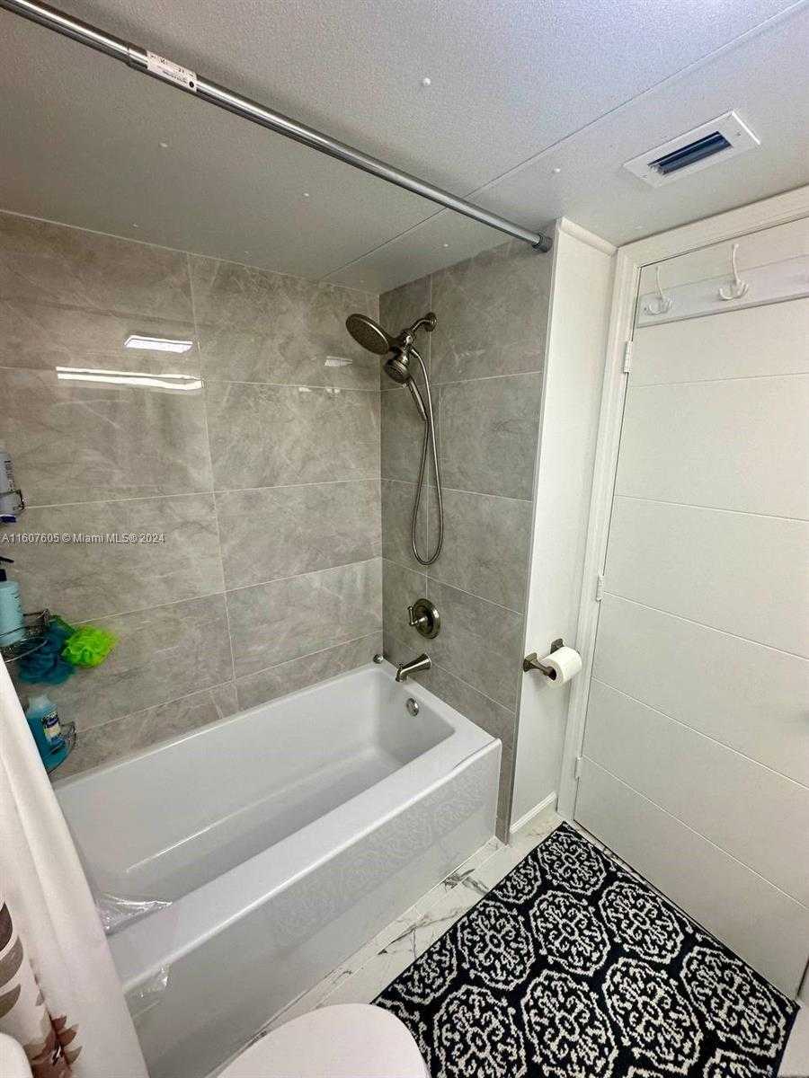 Small Image of 18071 BISCAYNE BLVD #1601, Aventura Number 27