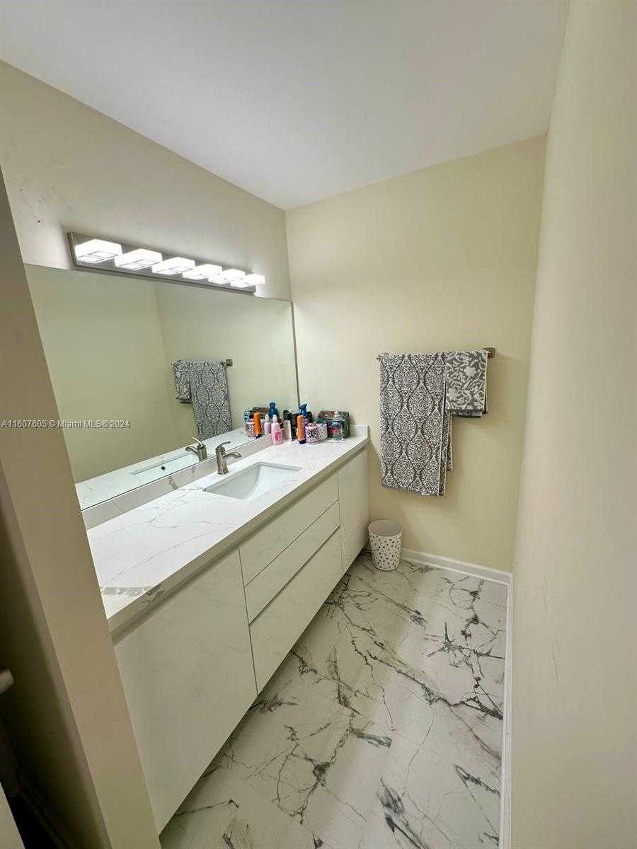 Small Image of 18071 BISCAYNE BLVD #1601, Aventura Number 32