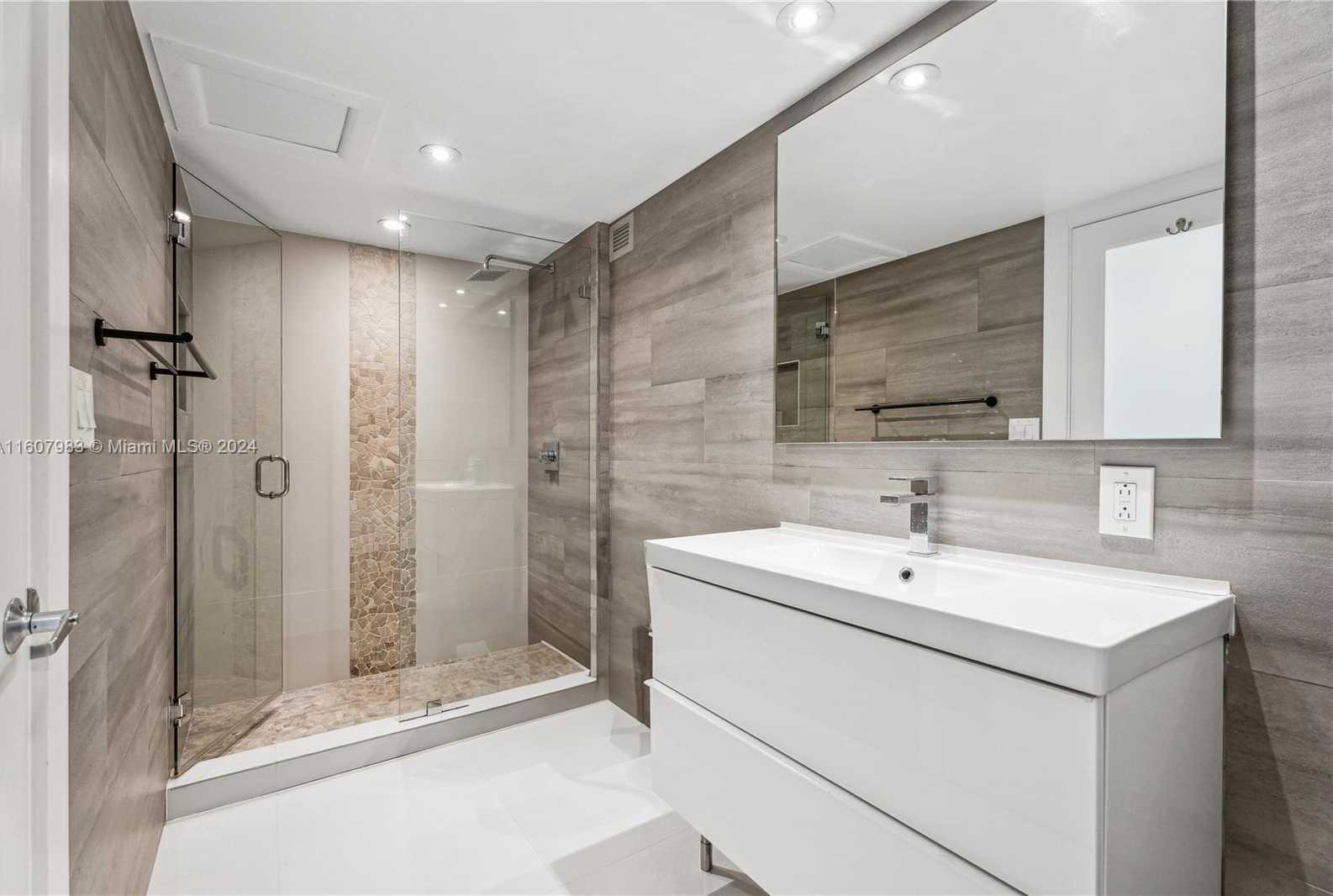 Small Image of 2301 COLLINS AVE #912, Miami Beach Number 10