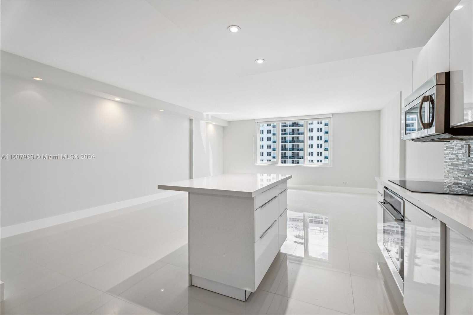 Small Image of 2301 COLLINS AVE #912, Miami Beach Number 2