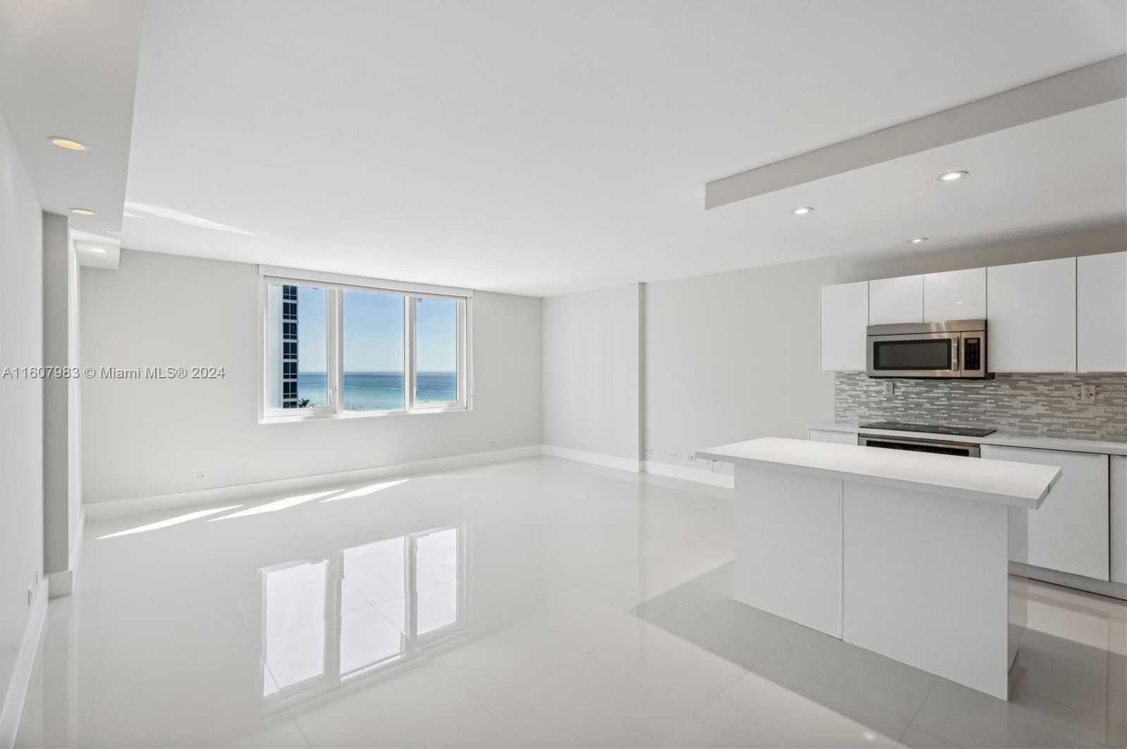 Small Image of 2301 COLLINS AVE #912, Miami Beach Number 3