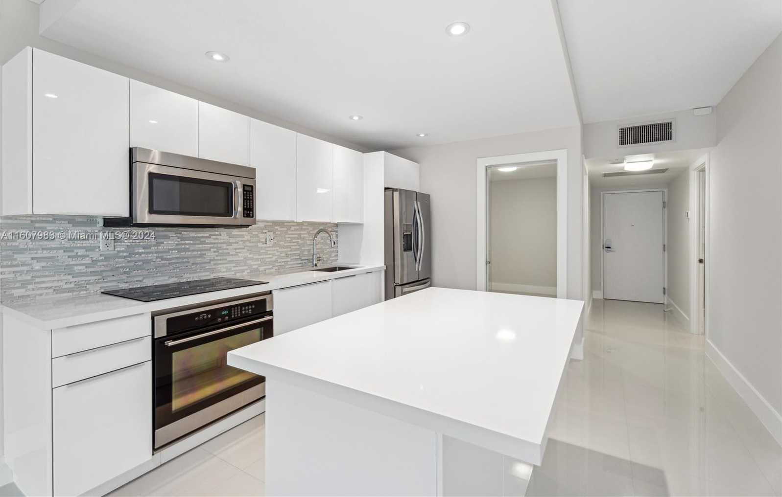 Small Image of 2301 COLLINS AVE #912, Miami Beach Number 4
