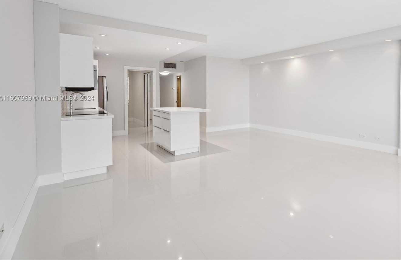 Small Image of 2301 COLLINS AVE #912, Miami Beach Number 6