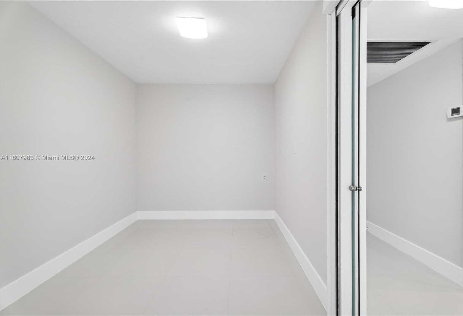 Small Image of 2301 COLLINS AVE #912, Miami Beach Number 8