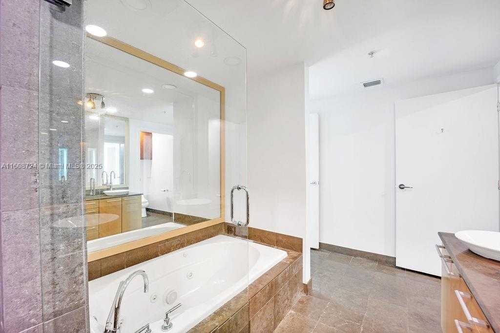 Small Image of 3801 COLLINS AVE #505, Miami Beach Number 14