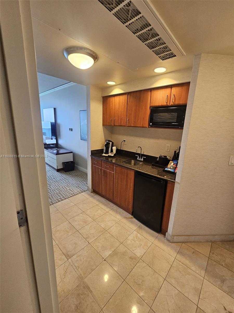 Small Image of 18001 COLLINS AVE #2112, Sunny Isles Beach Number 5