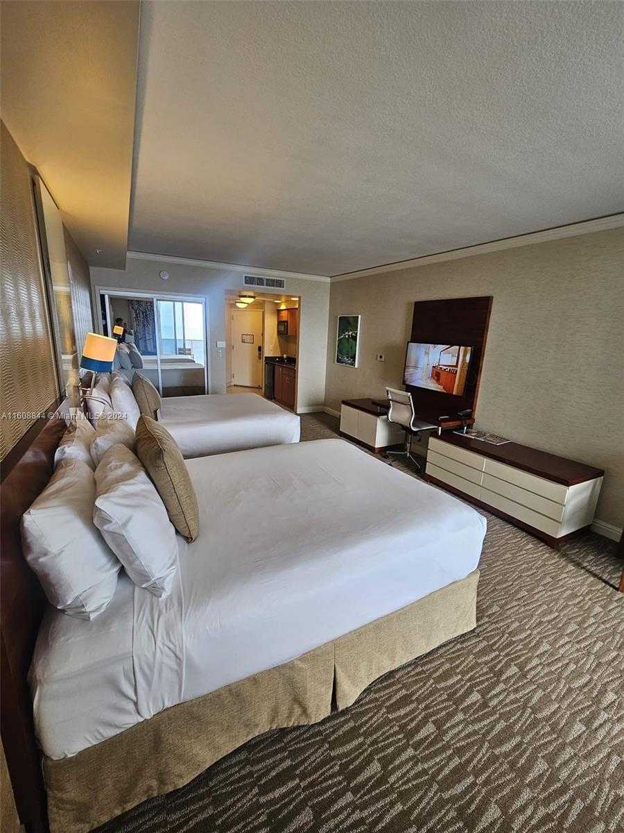 Small Image of 18001 COLLINS AVE #2610, Sunny Isles Beach Number 3