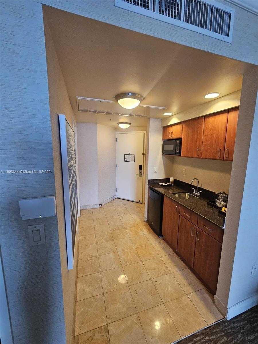 Small Image of 18001 COLLINS AVE #2610, Sunny Isles Beach Number 4