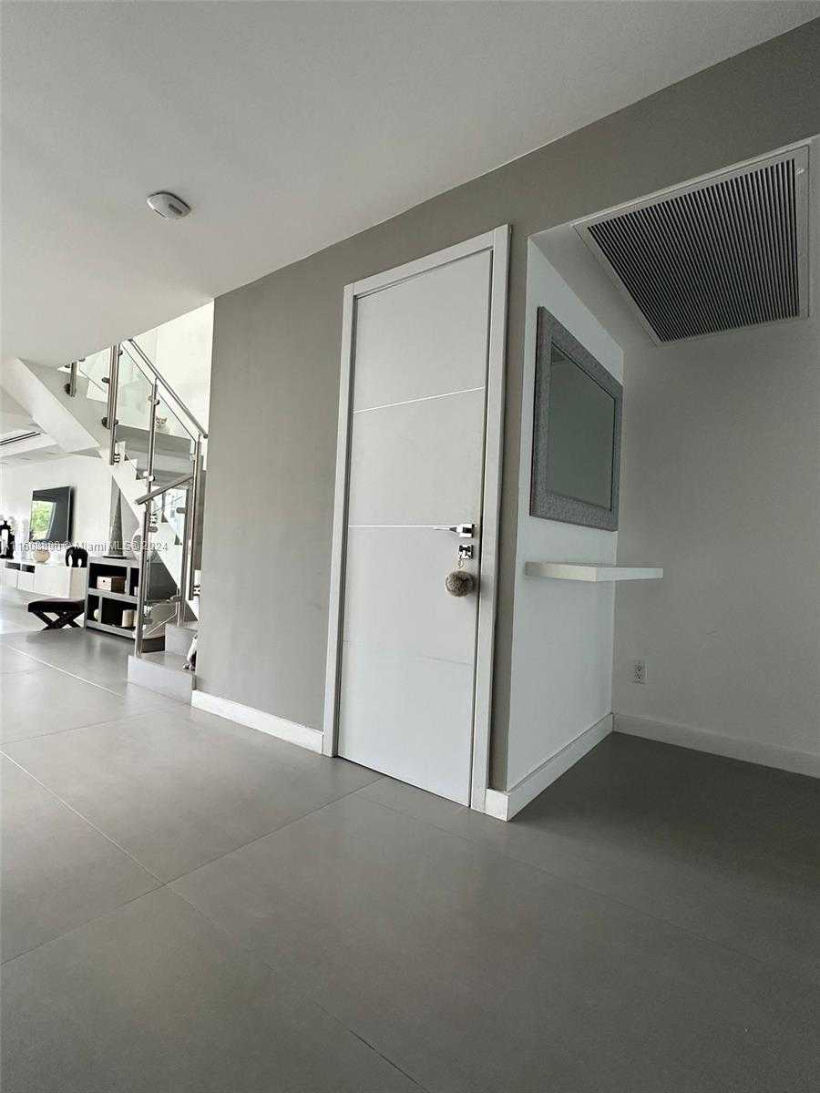 Small Image of 330 POINCIANA DR #1002, Sunny Isles Beach Number 10