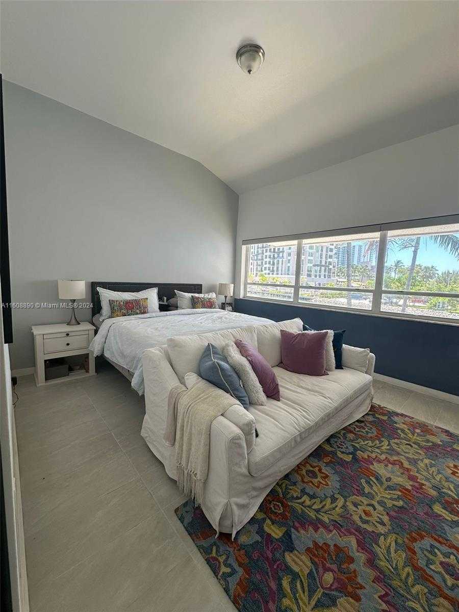 Small Image of 330 POINCIANA DR #1002, Sunny Isles Beach Number 12