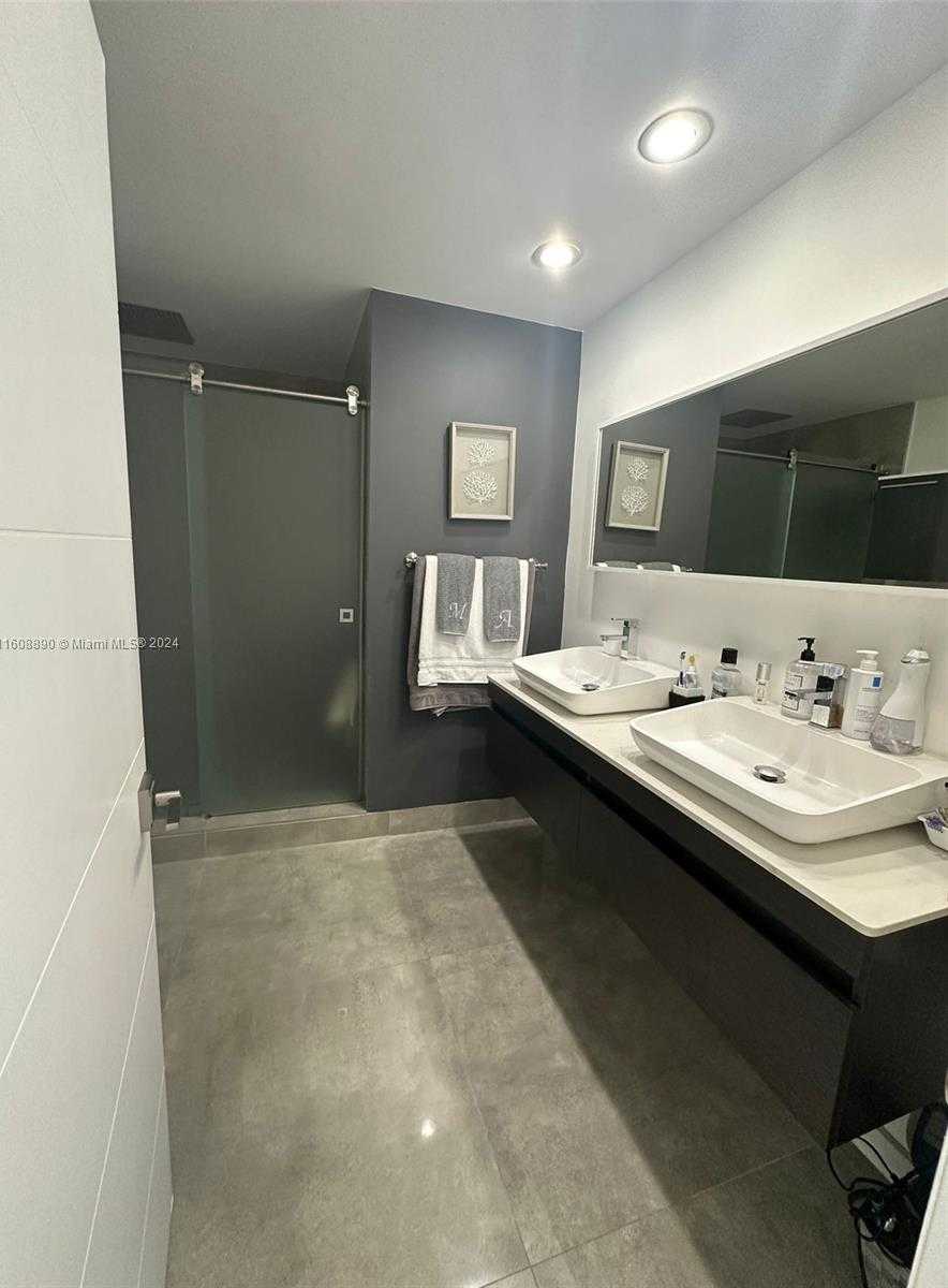 Small Image of 330 POINCIANA DR #1002, Sunny Isles Beach Number 13