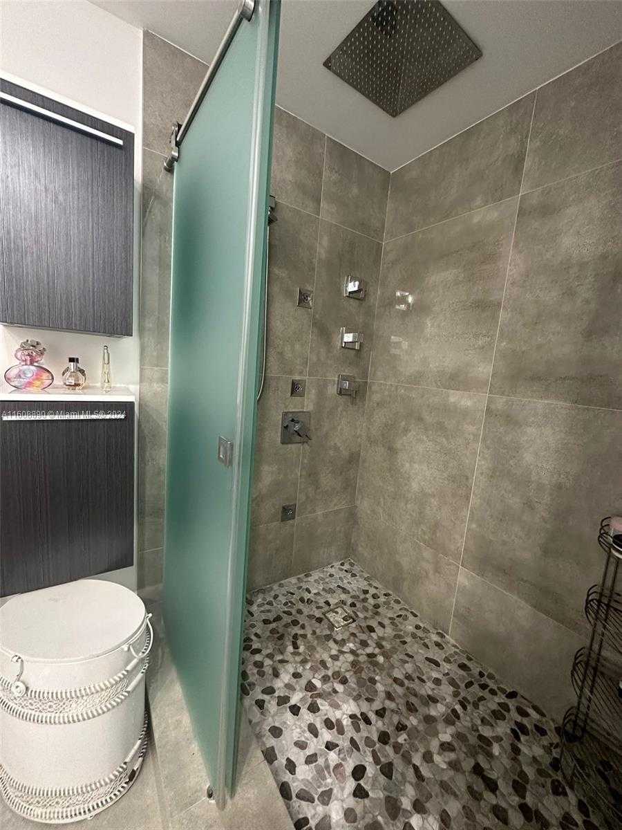 Small Image of 330 POINCIANA DR #1002, Sunny Isles Beach Number 14