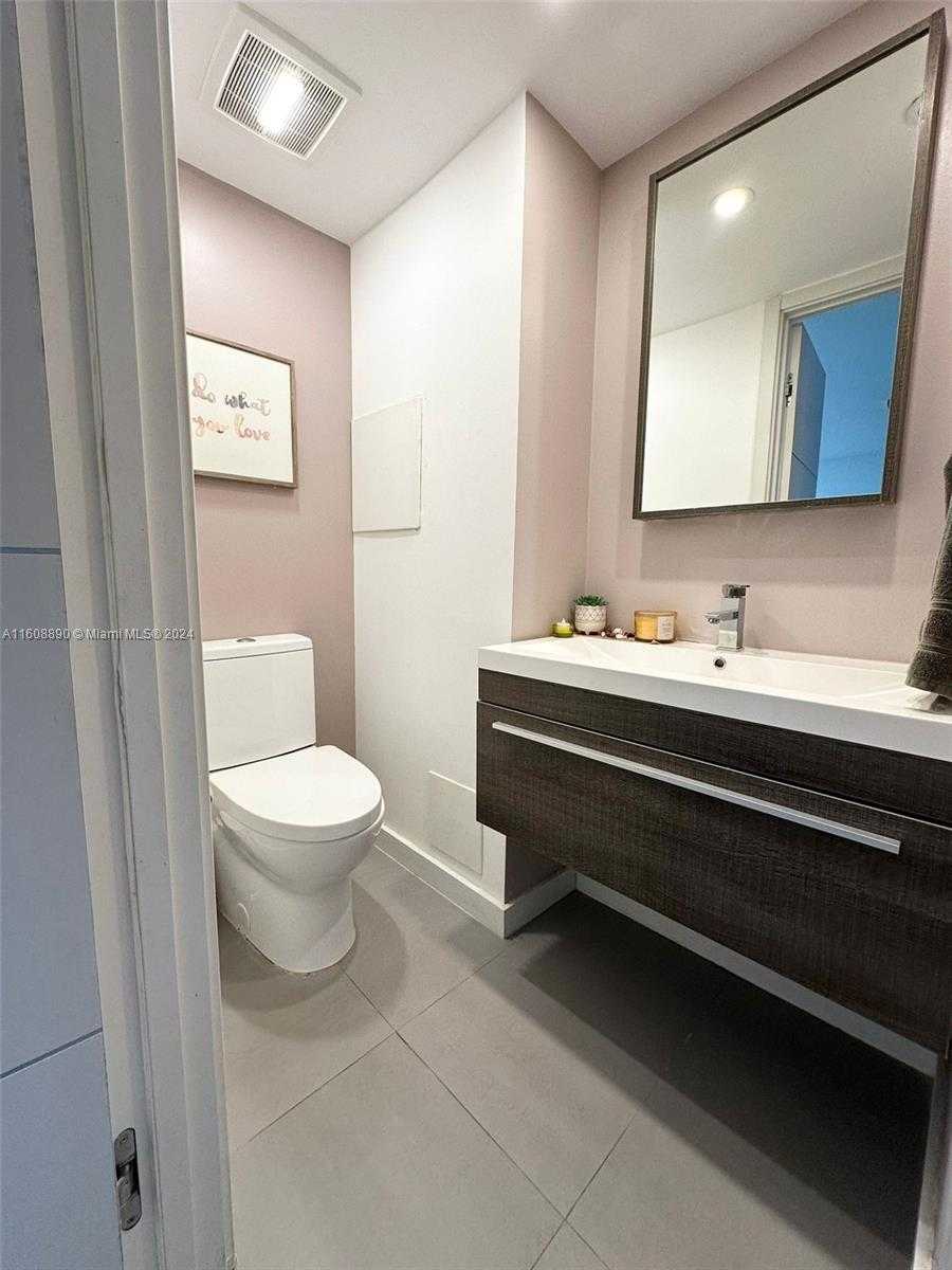 Small Image of 330 POINCIANA DR #1002, Sunny Isles Beach Number 17