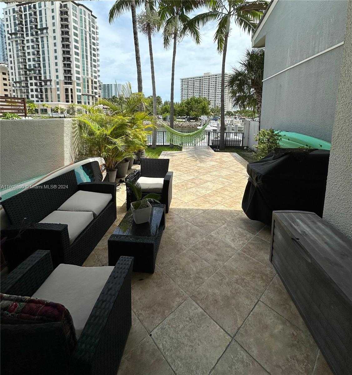 Small Image of 330 POINCIANA DR #1002, Sunny Isles Beach Number 22