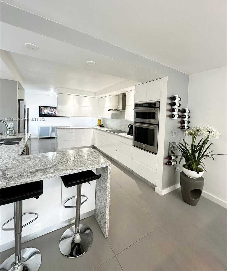 Small Image of 330 POINCIANA DR #1002, Sunny Isles Beach Number 6