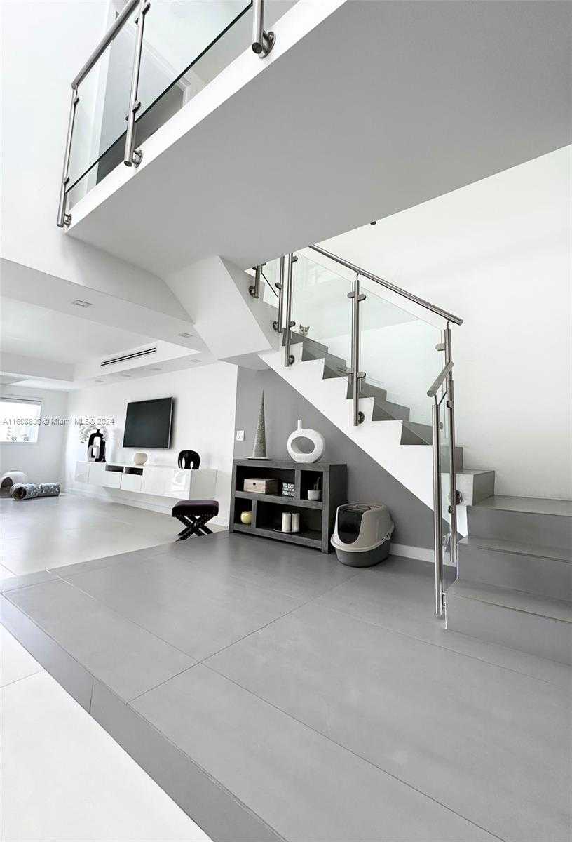 Small Image of 330 POINCIANA DR #1002, Sunny Isles Beach Number 7