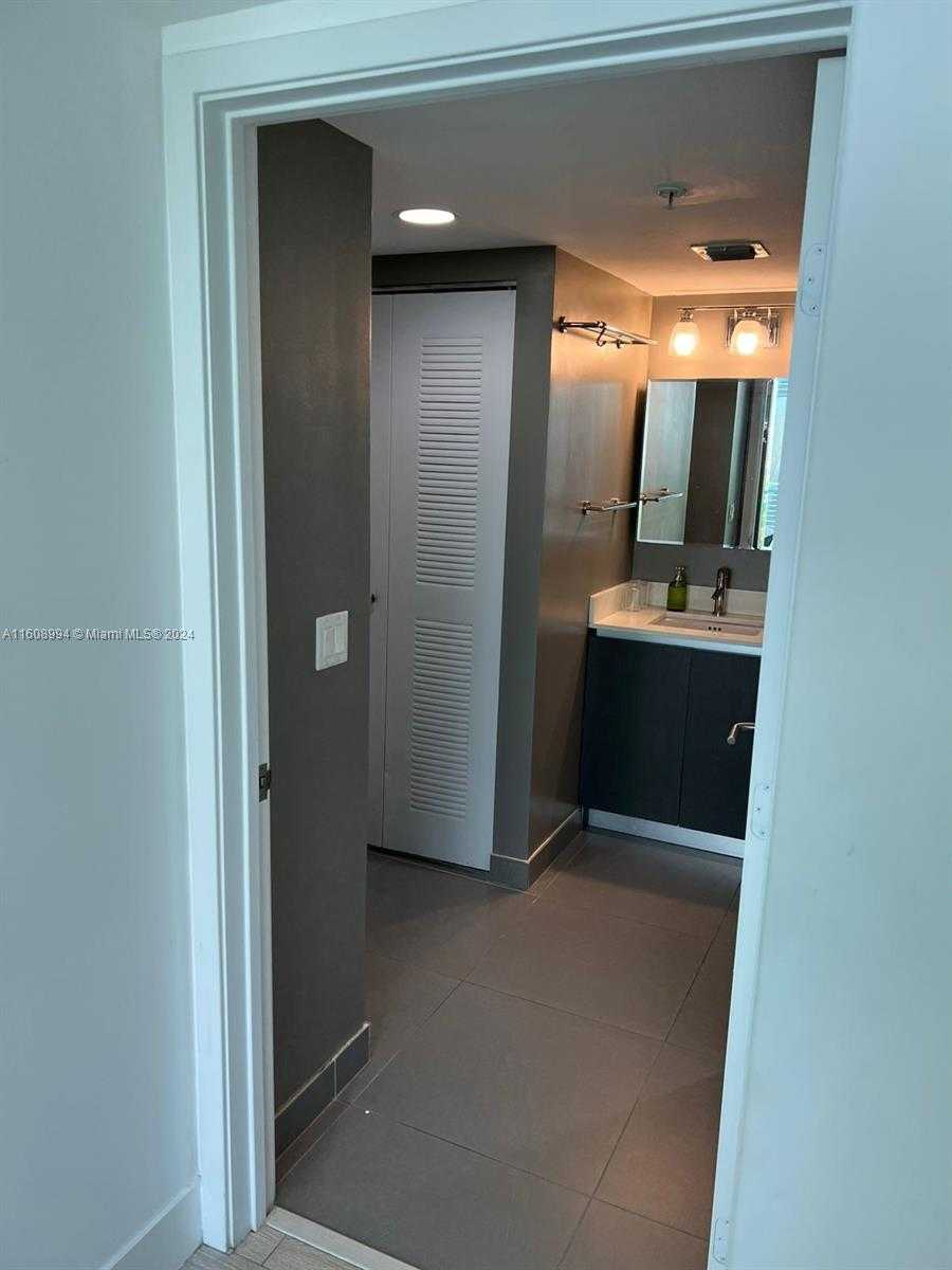Small Image of 6620 INDIAN CREEK DR #402, Miami Beach Number 11