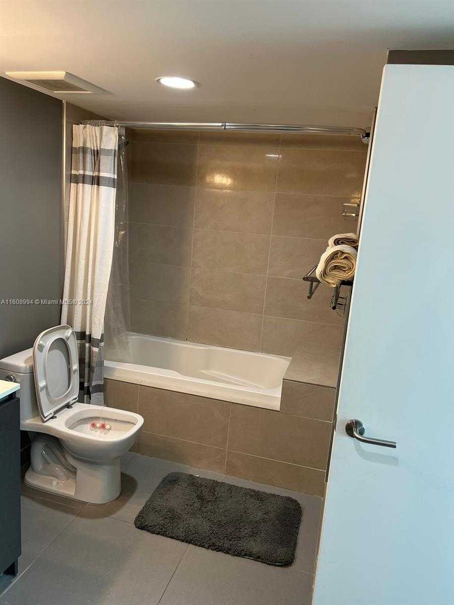 Small Image of 6620 INDIAN CREEK DR #402, Miami Beach Number 18