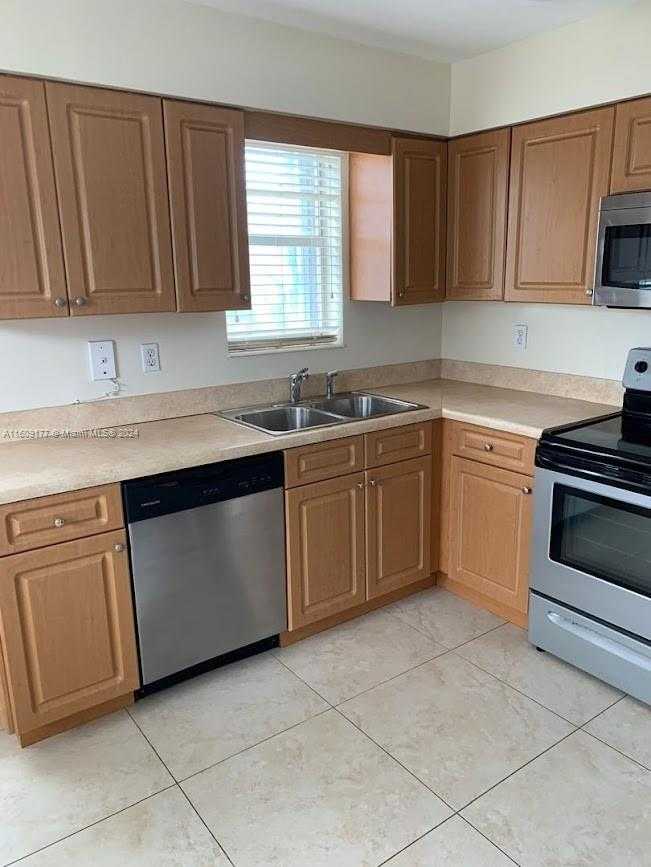 Small Image of 2200 Taylor St, Hollywood, FL 33020, USA Number 3