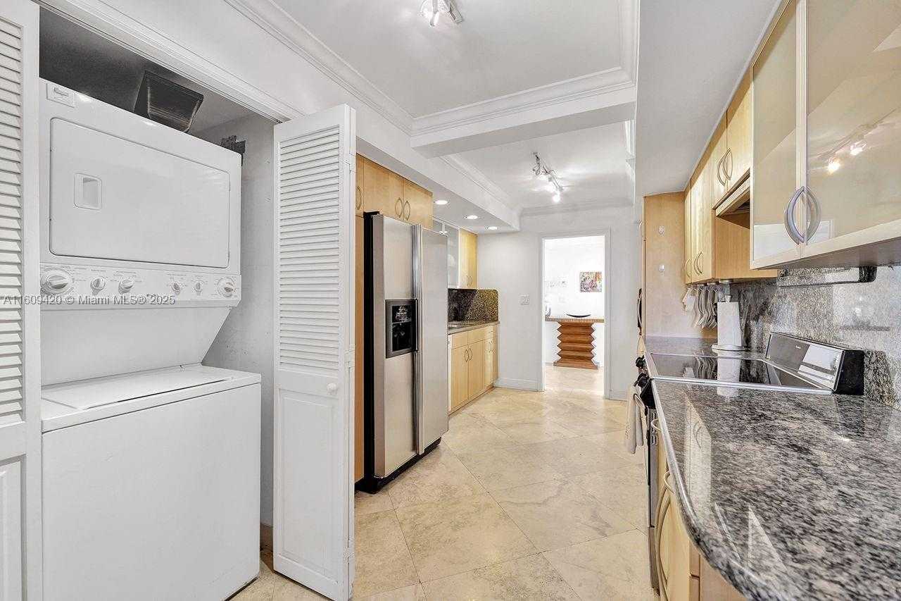 Small Image of 3 GROVE ISLE DR #C710, Miami Number 14