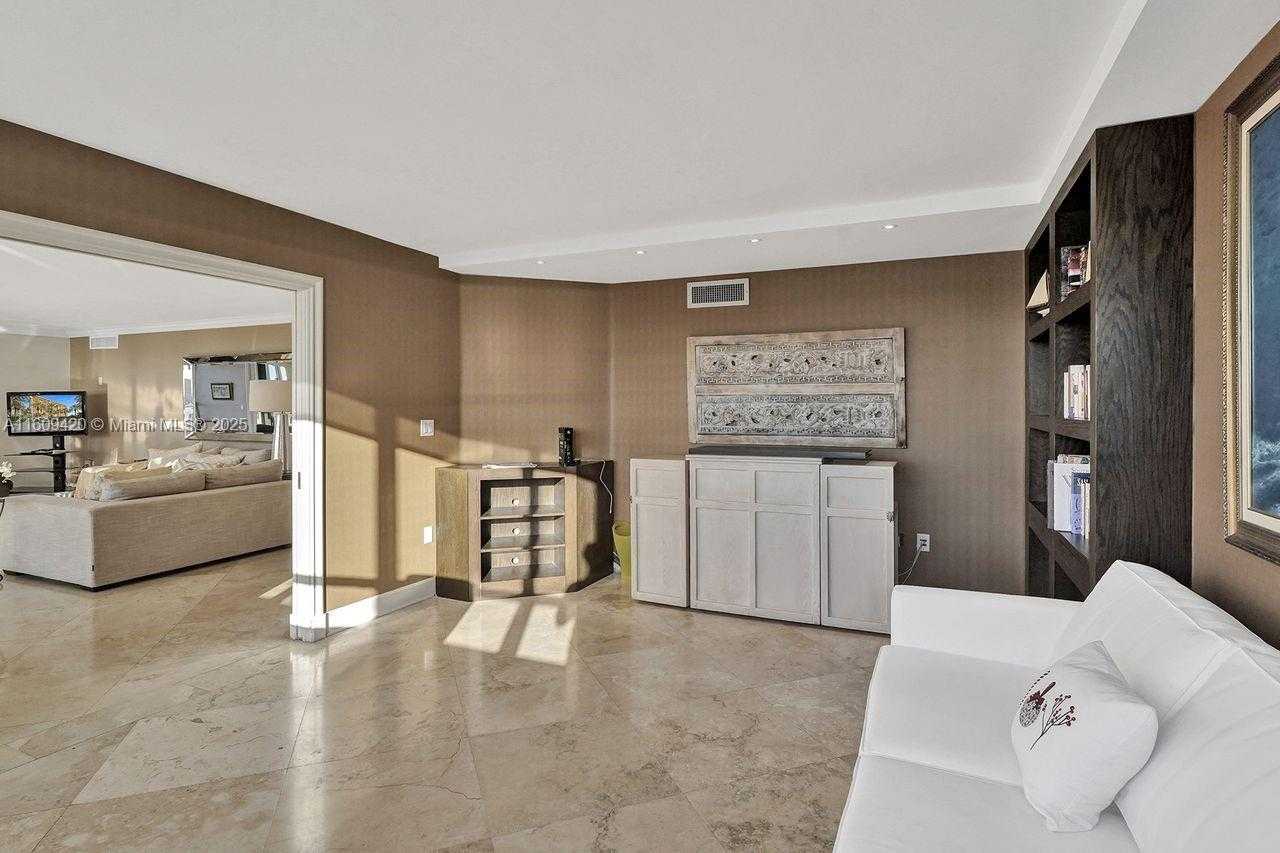 Small Image of 3 GROVE ISLE DR #C710, Miami Number 15