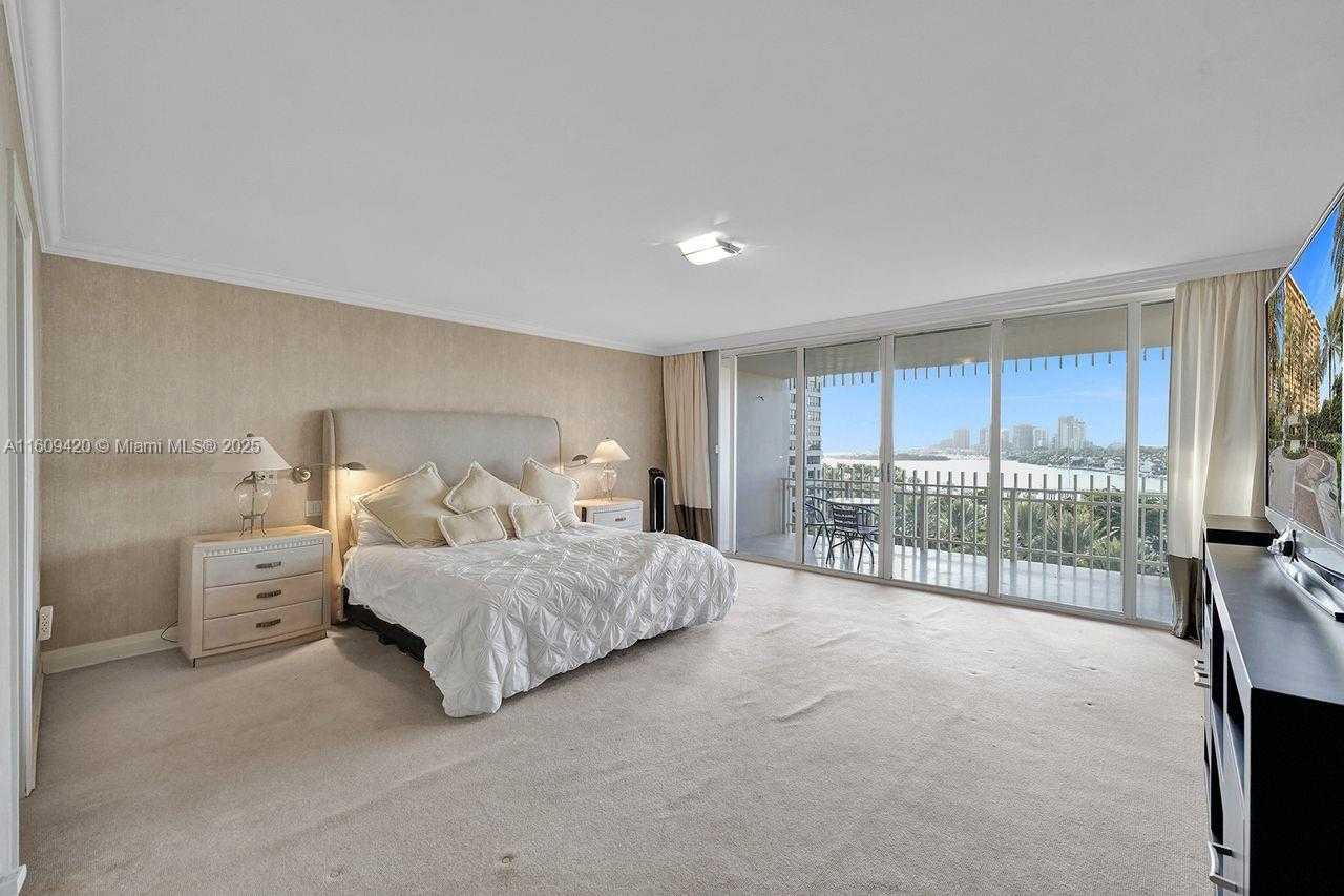 Small Image of 3 GROVE ISLE DR #C710, Miami Number 21