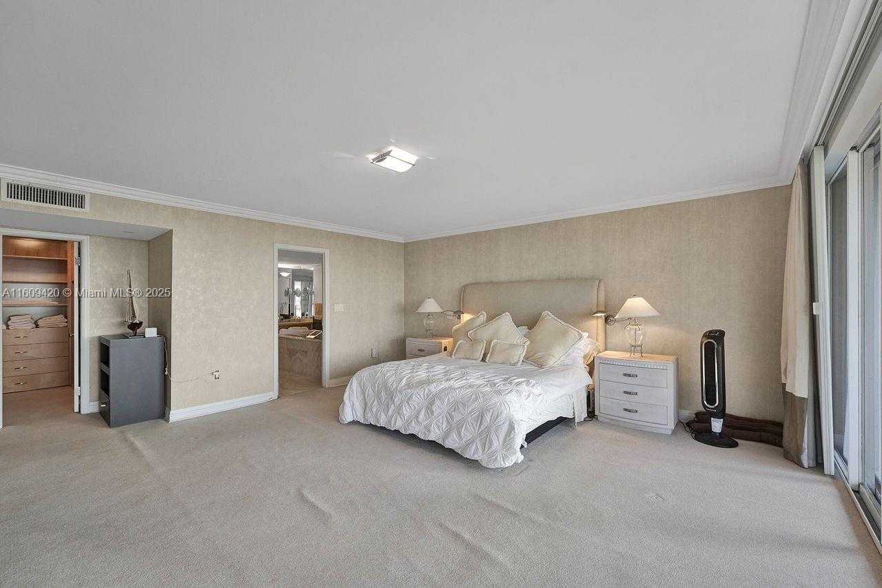 Small Image of 3 GROVE ISLE DR #C710, Miami Number 23