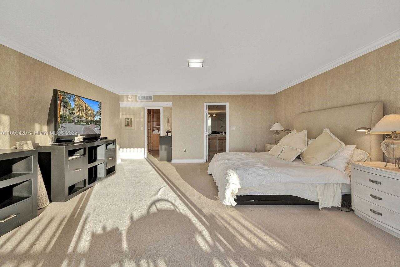 Small Image of 3 GROVE ISLE DR #C710, Miami Number 24