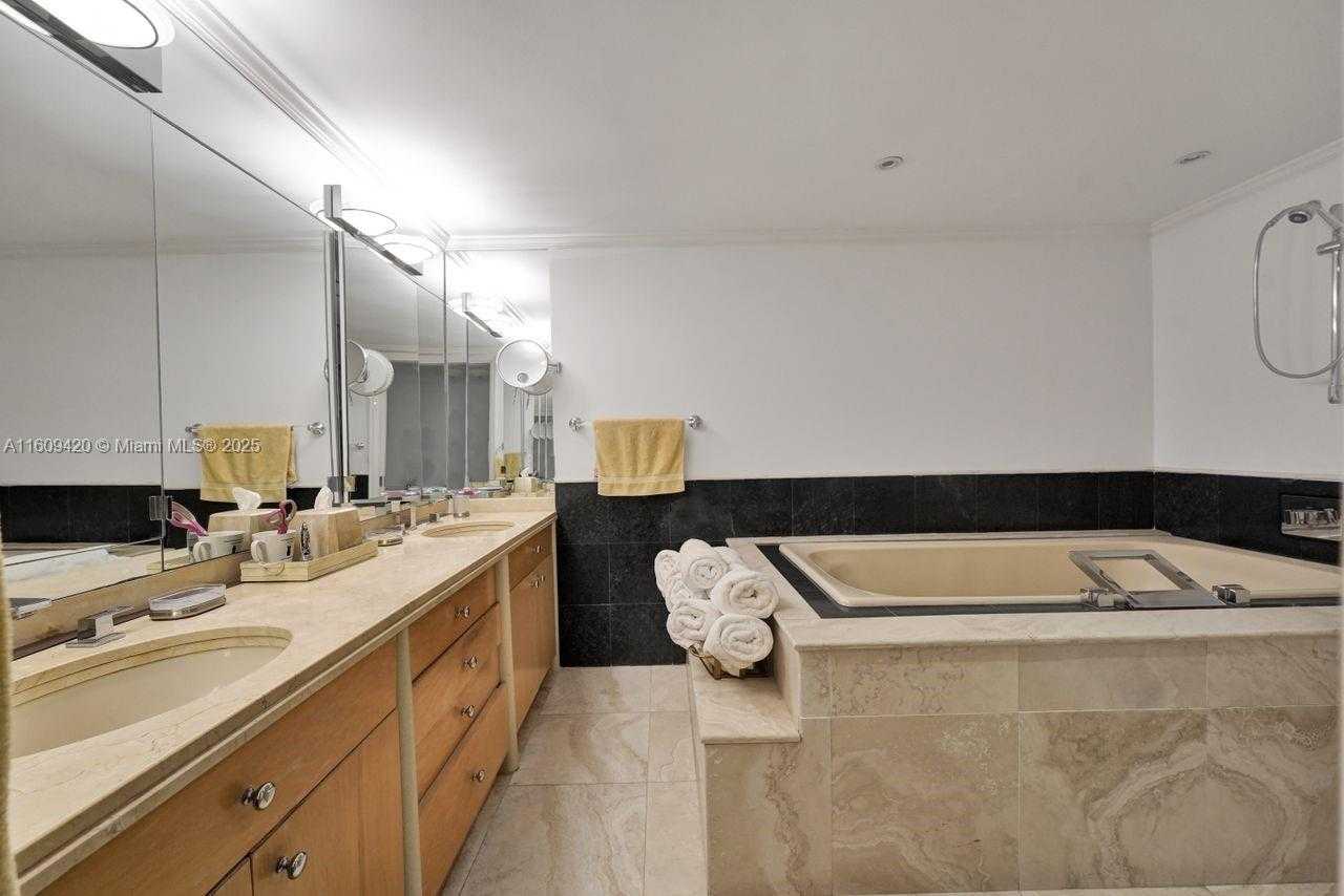 Small Image of 3 GROVE ISLE DR #C710, Miami Number 25