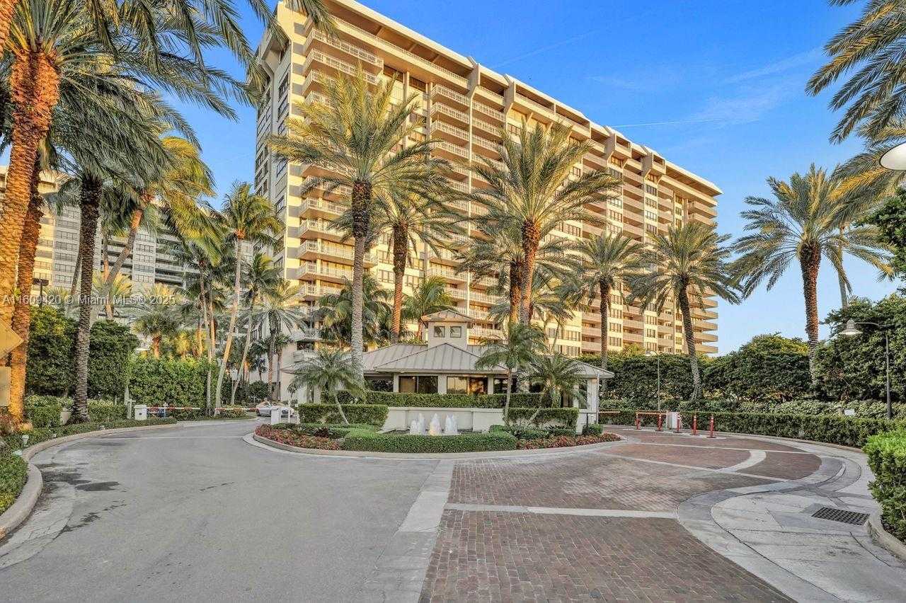 Small Image of 3 GROVE ISLE DR #C710, Miami Number 27