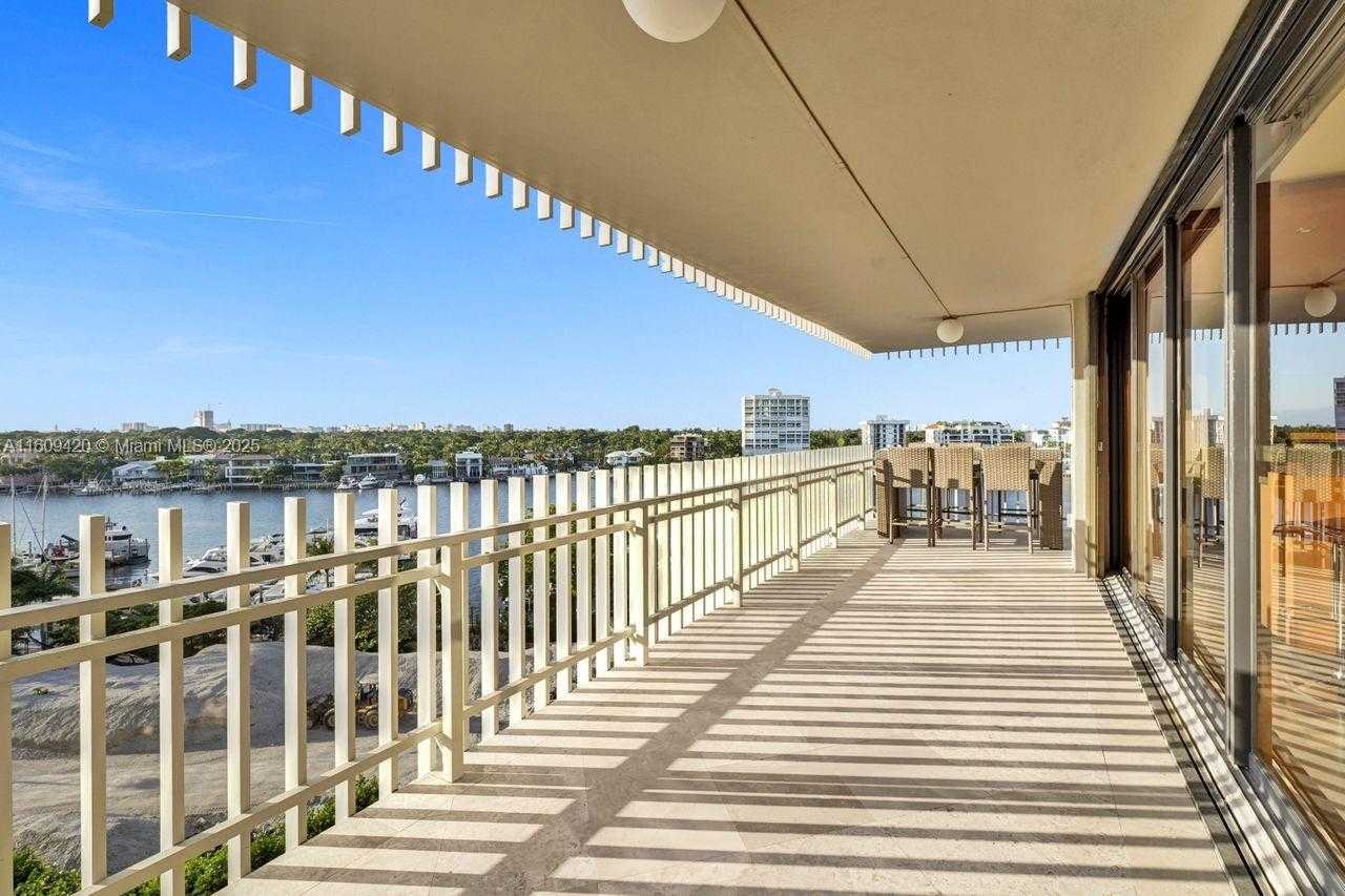 Small Image of 3 GROVE ISLE DR #C710, Miami Number 31