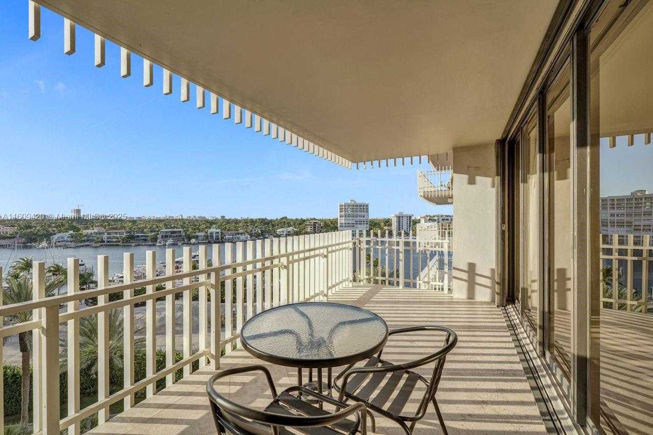Small Image of 3 GROVE ISLE DR #C710, Miami Number 38