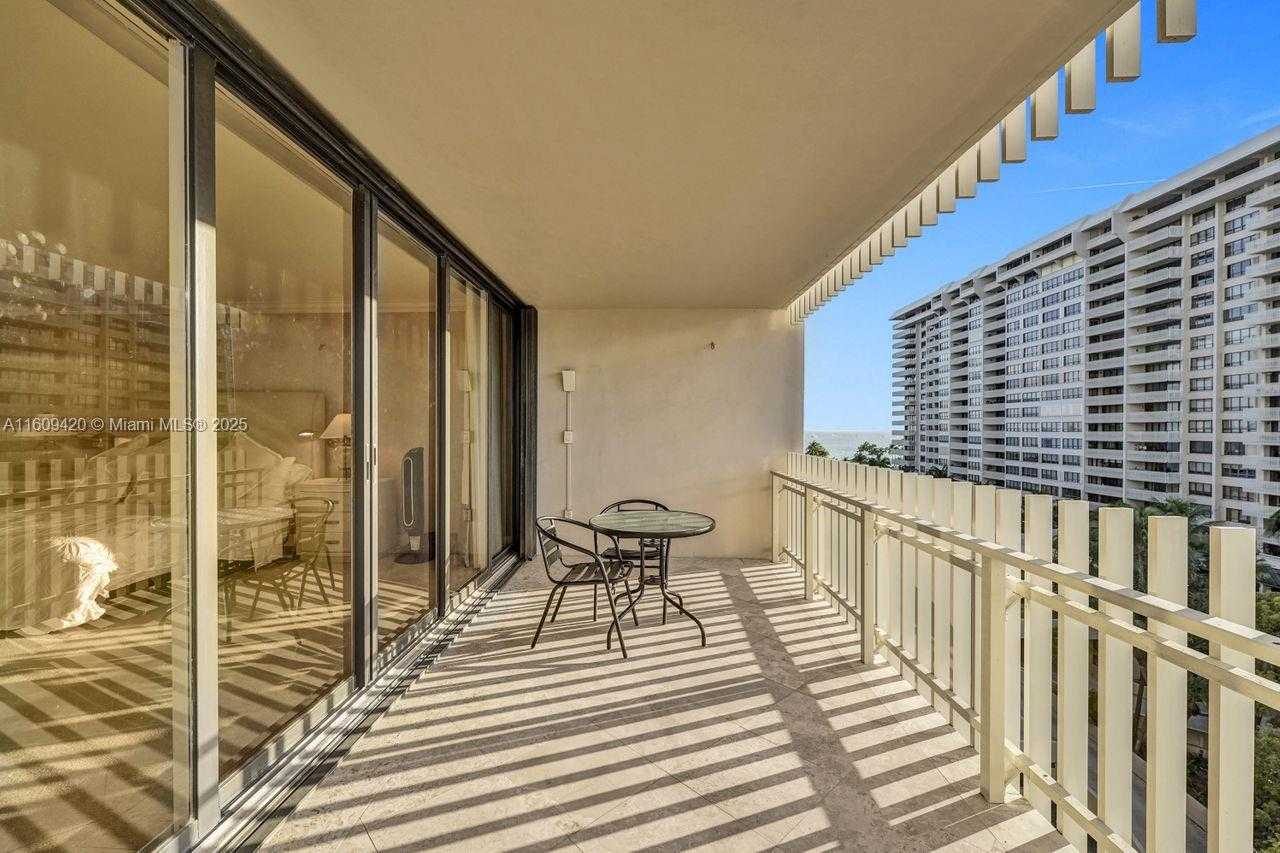 Small Image of 3 GROVE ISLE DR #C710, Miami Number 40