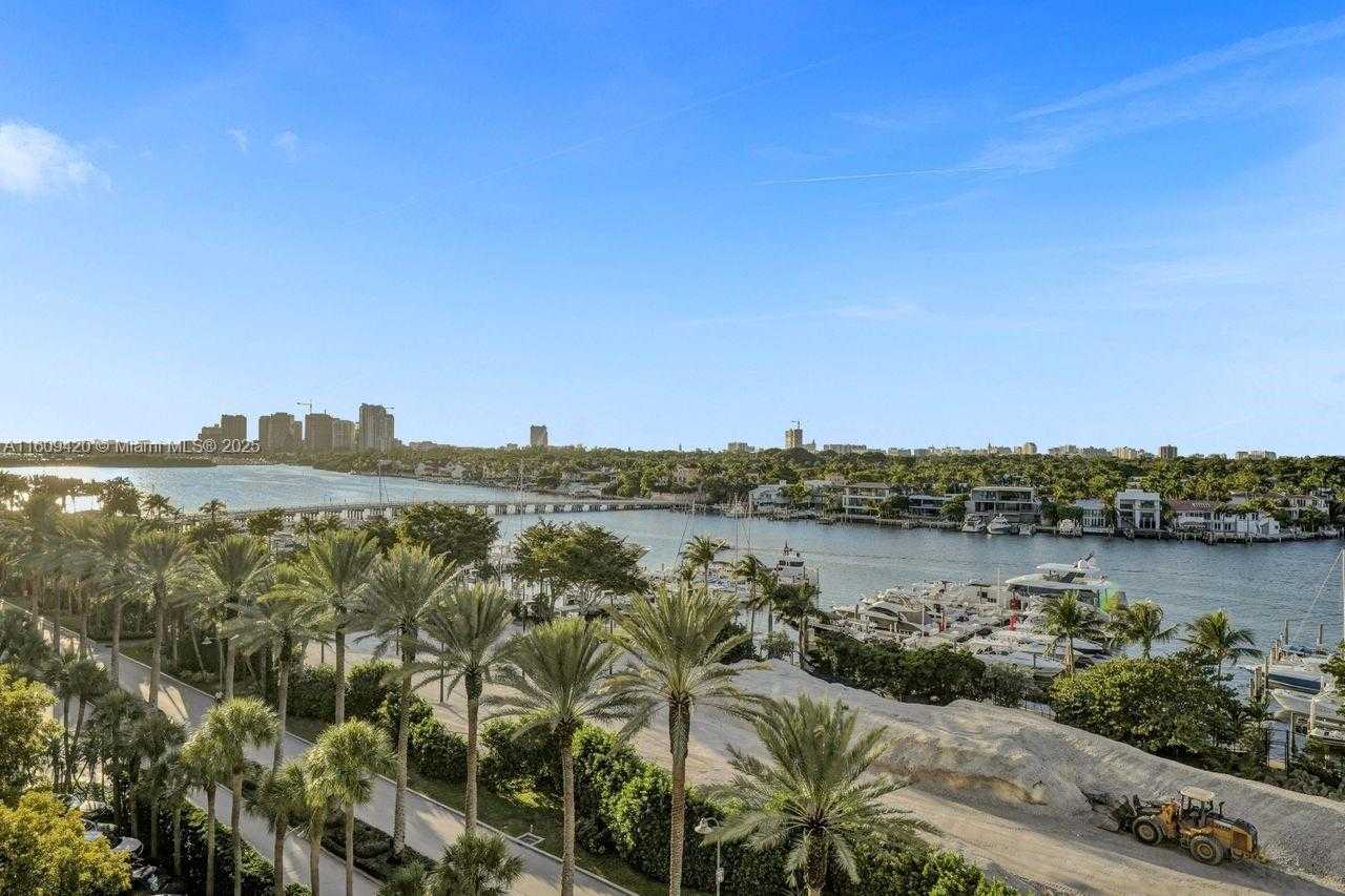 Small Image of 3 GROVE ISLE DR #C710, Miami Number 41