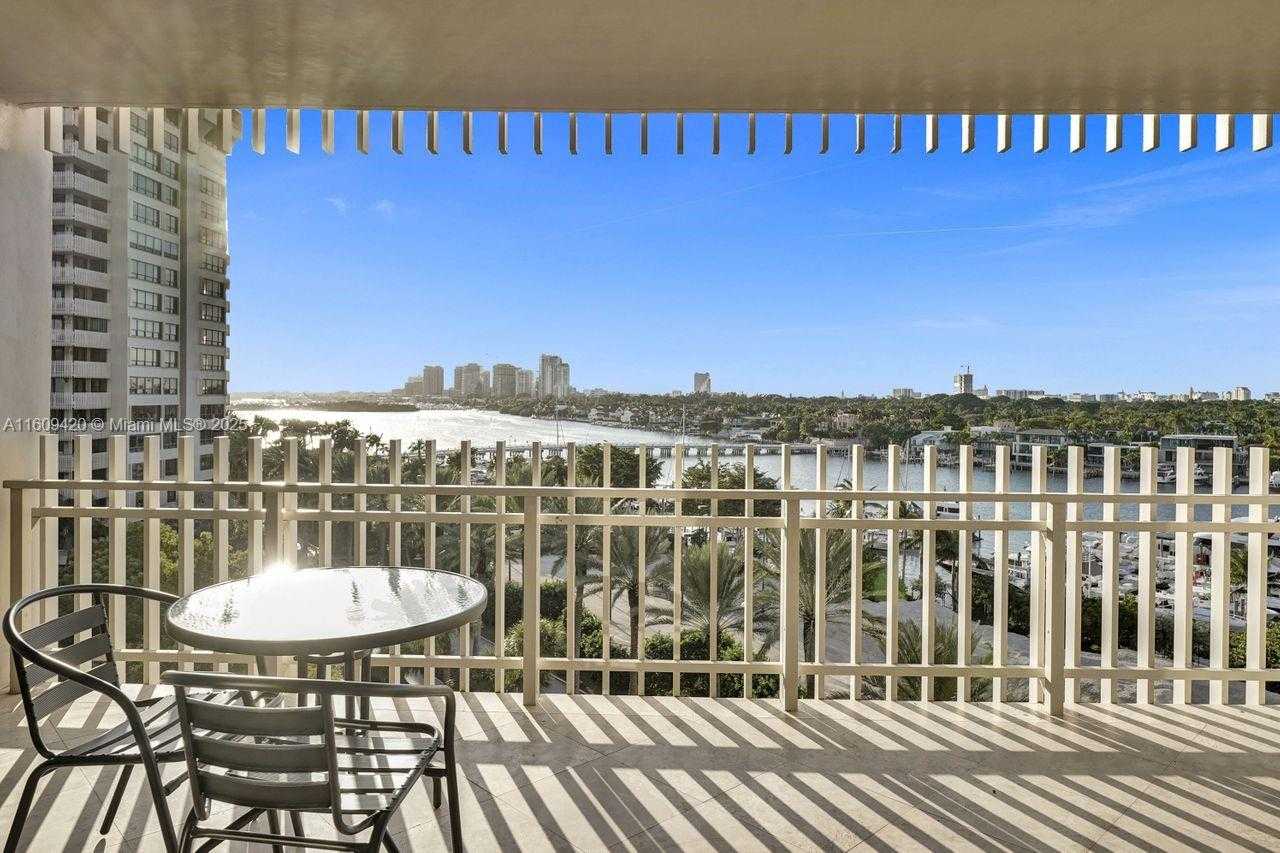 Small Image of 3 GROVE ISLE DR #C710, Miami Number 6