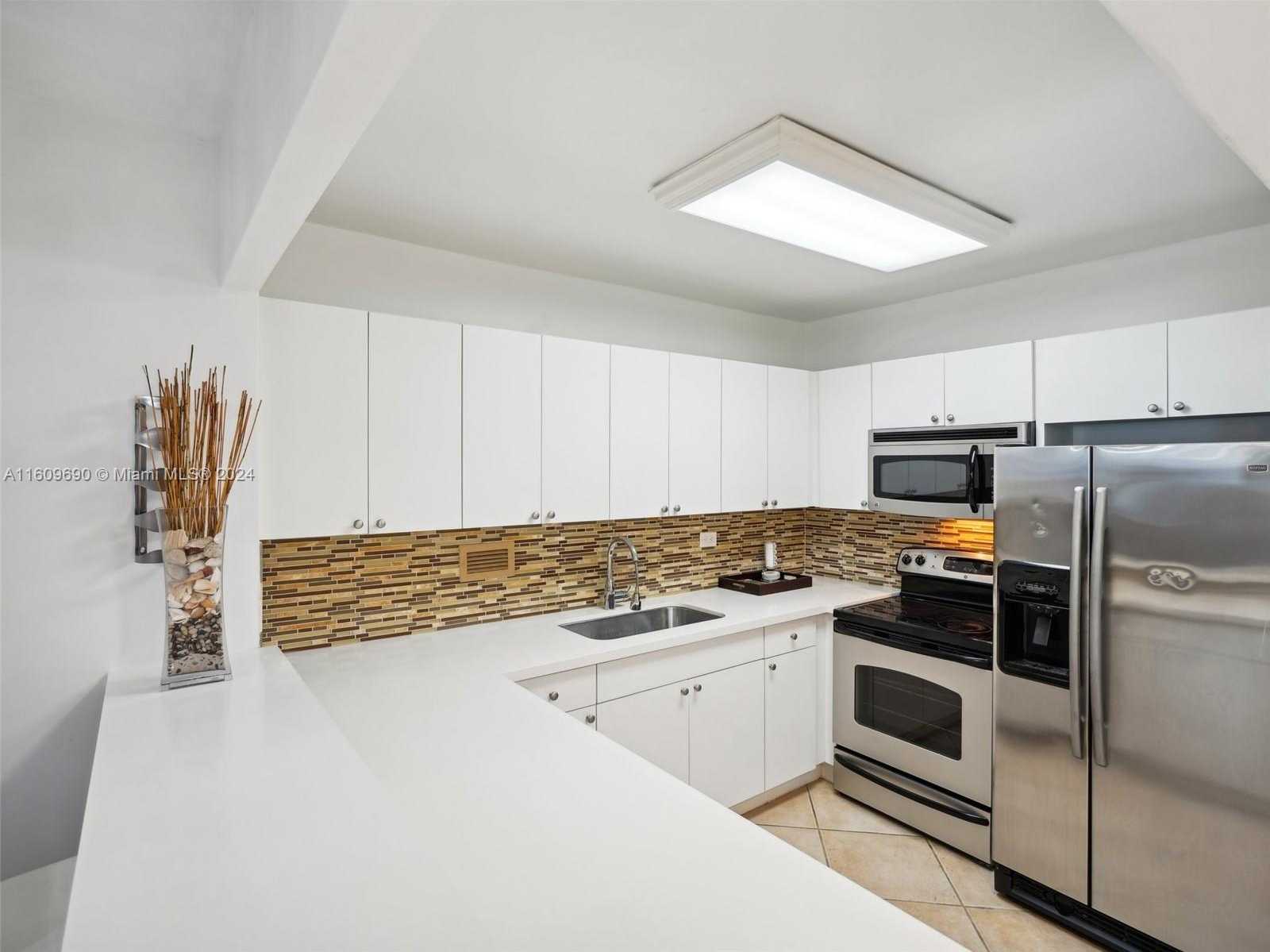 Small Image of 2301 COLLINS AVE #523, Miami Beach Number 13